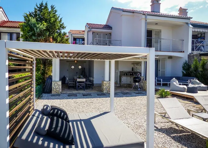 Villa Klenovica mit Whirlpool und Meerblick